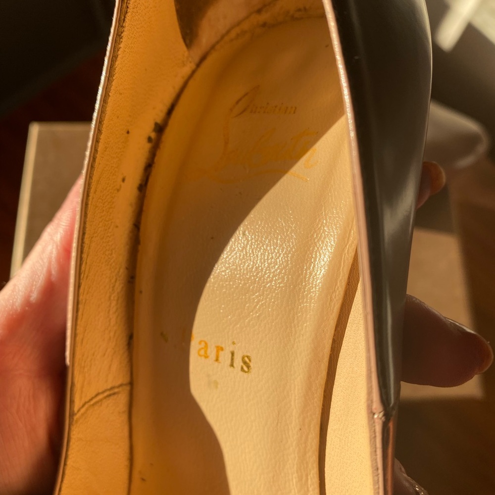 Christian Louboutin Nude Pink Leather Pumps with Iconic Red Soles - Picture 5 of 6